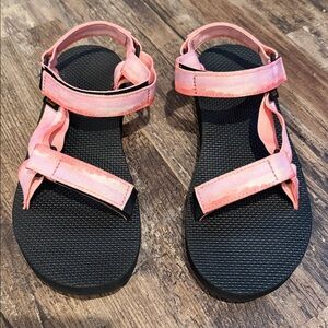 Teva Original Universal Sandals in a Tie-Dye Pink